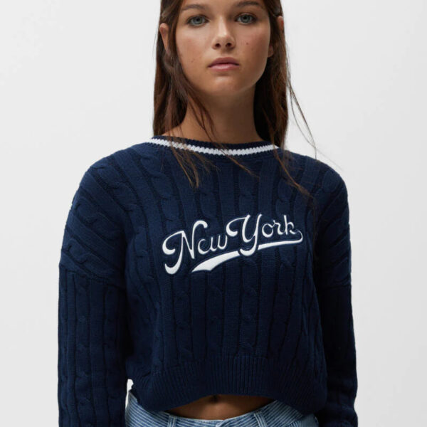 Sweatshirt with contrasting embroidery